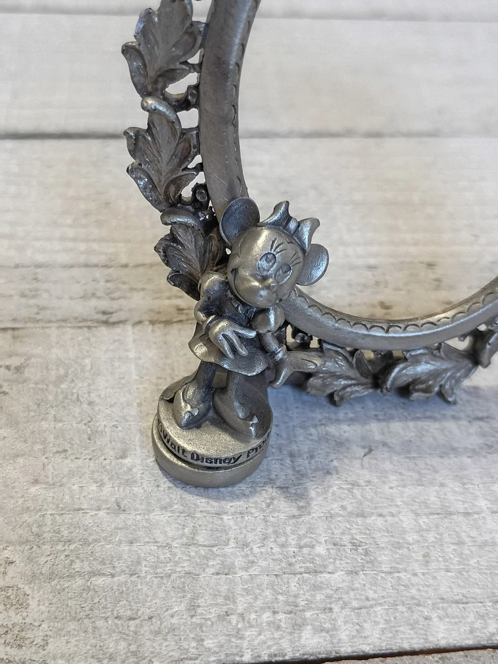 Vintage Disney Minnie Mouse Pewter Oval Picture Frame Leaf Design No Glass/Back